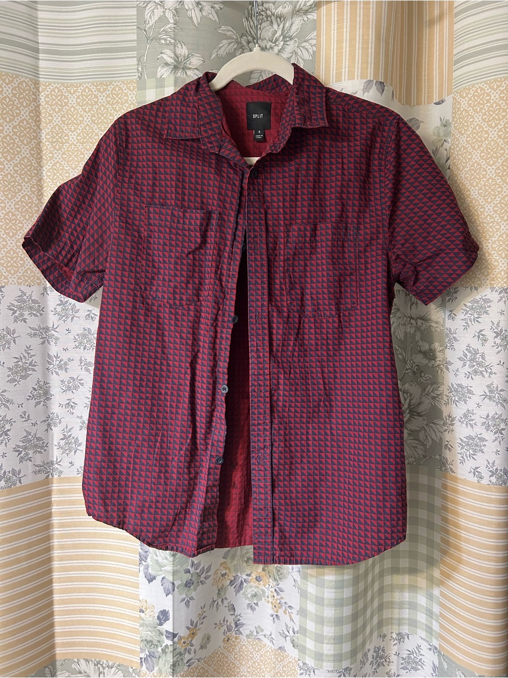 split Men's Short-Sleeve Burgundy and Navy Patterned Button-Down Shirt